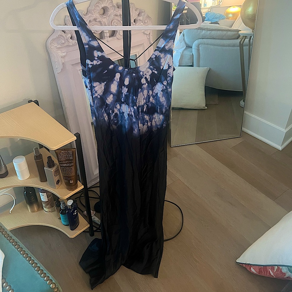 Midi length dress style Cami Evelyn dress. Size: XS